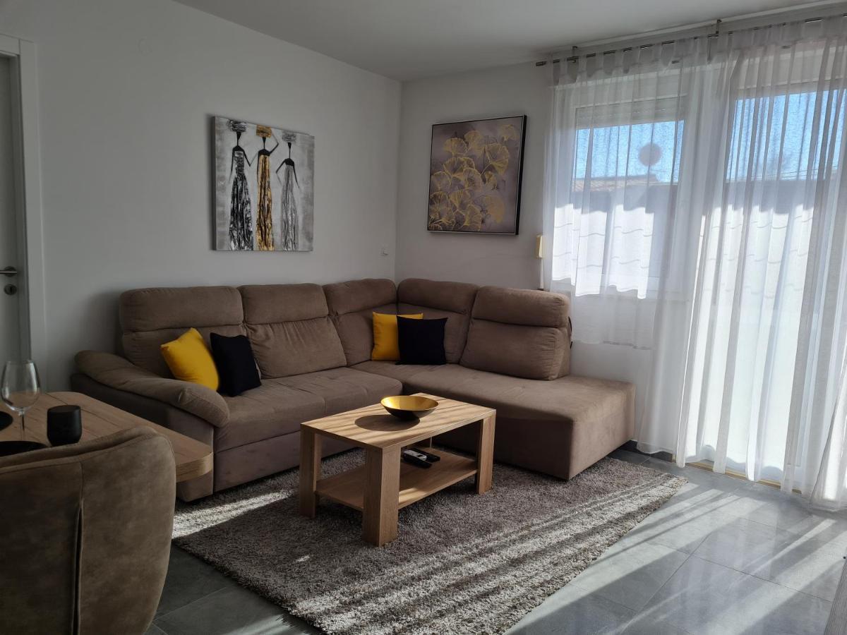 Apartman Mirella Apartment
